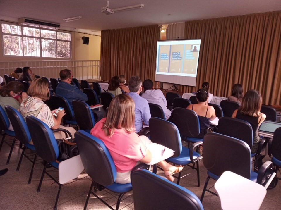 Gestores educacionais participam de curso 