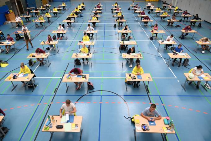 Coronavírus tirou 1,5 bilhão de alunos das salas de aula em todo o mundo