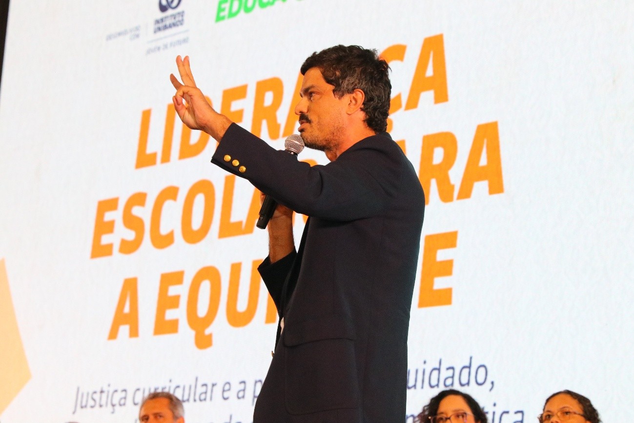 SEMINÁRIO ESTADUAL REÚNE GESTORES ESOLARES DO CEARÁ PARA FORTALECER LIDERANÇA COM FOCO NA EQUIDADE